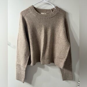Universal Thread Women's Beige Sweater. XL. 77% Poly, 20% Acrylic, 3% Spandex